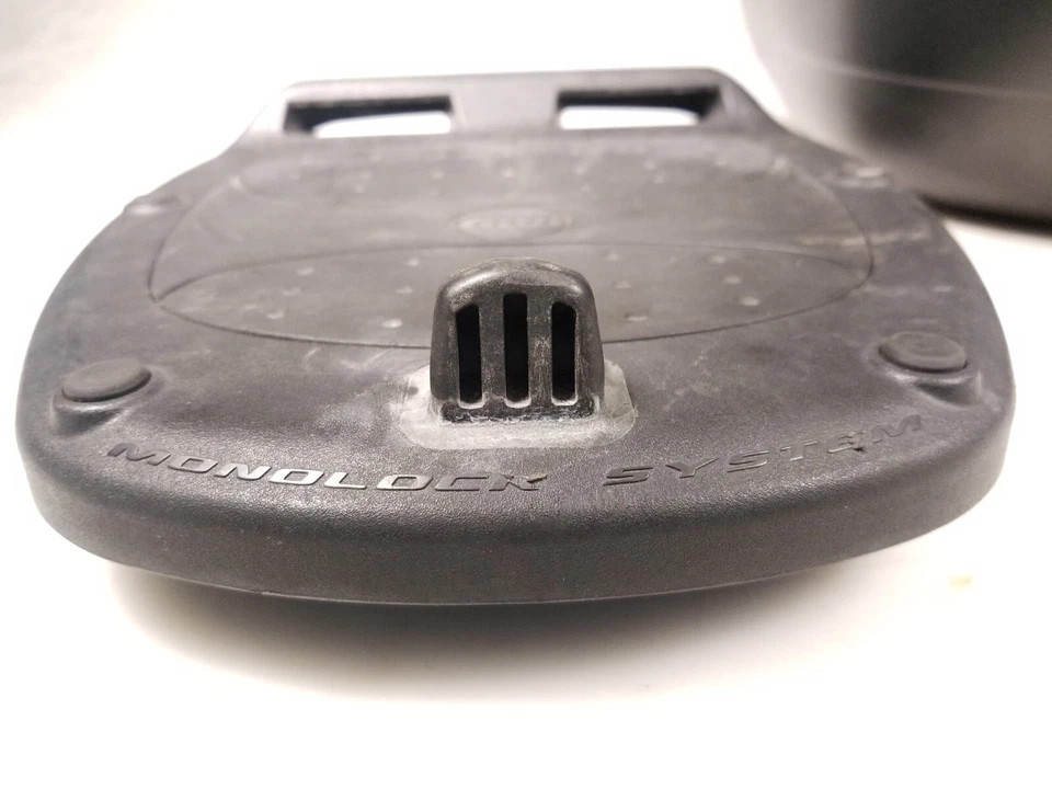 04 Triumph Tiger 955i GIVE Maletero Trasero Almacenamiento Equipaje con Montaje Foto 3 de 4