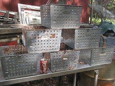 ONE VINTAGE WIRE GYM LOCKER BASKET GARDEN PLANT FLOWER WINDOW BOX BIN HOME ART