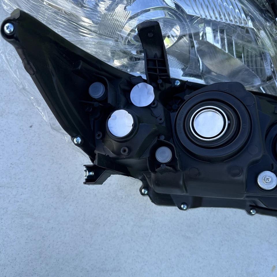 Left And Right Headlight Assemblies Compatible with 2010-2011 Toyota Camry - Image 2 of 4