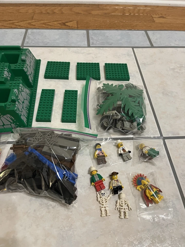 LEGO Adventurers: Jungle: Amazon Ancient Ruins (5986) 100% Complete Manual Nice! - Image 4 of 4