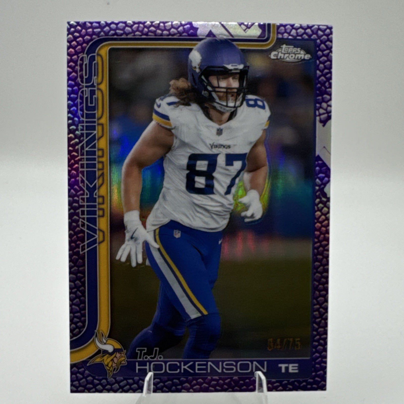 Topps 2025 Chrome T.J. Hockenson Purple Refractor Leather #200 /75 Vikings
