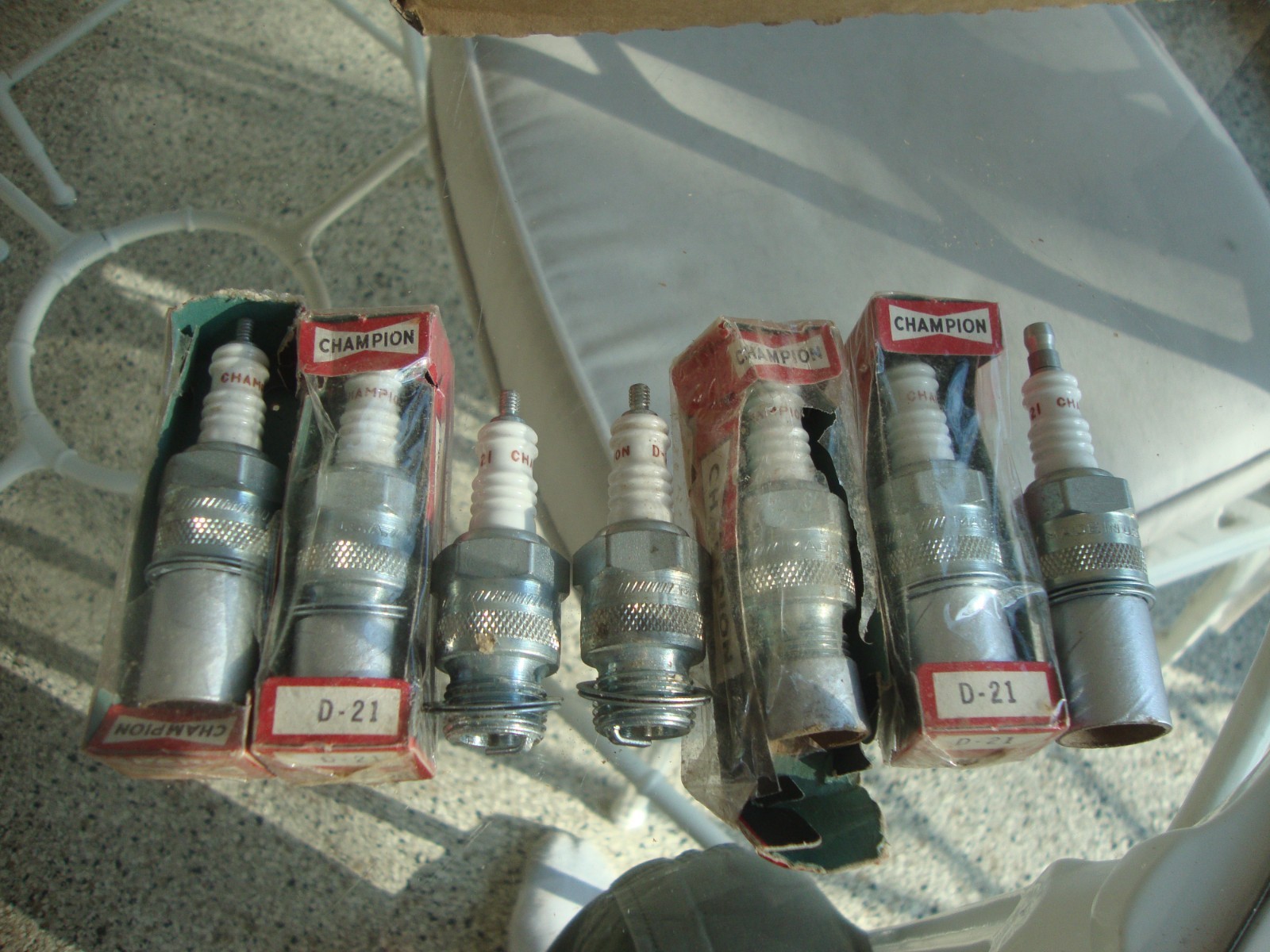 8 Champion D21 #502 Spark Plugs NOS