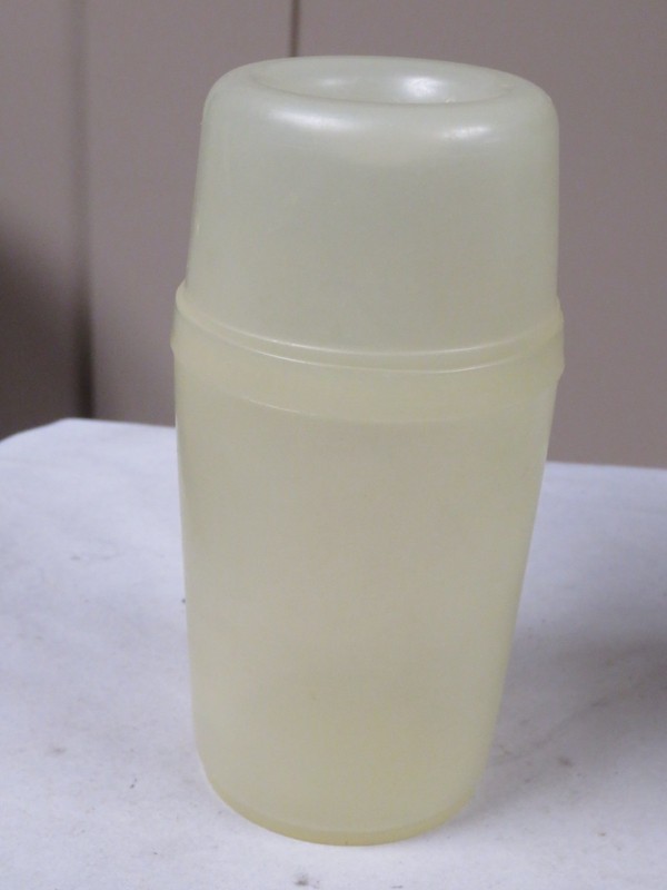 VINTAGE VACU MIXER TUPPER MILLIONAIRE LIME DRINK MIXER