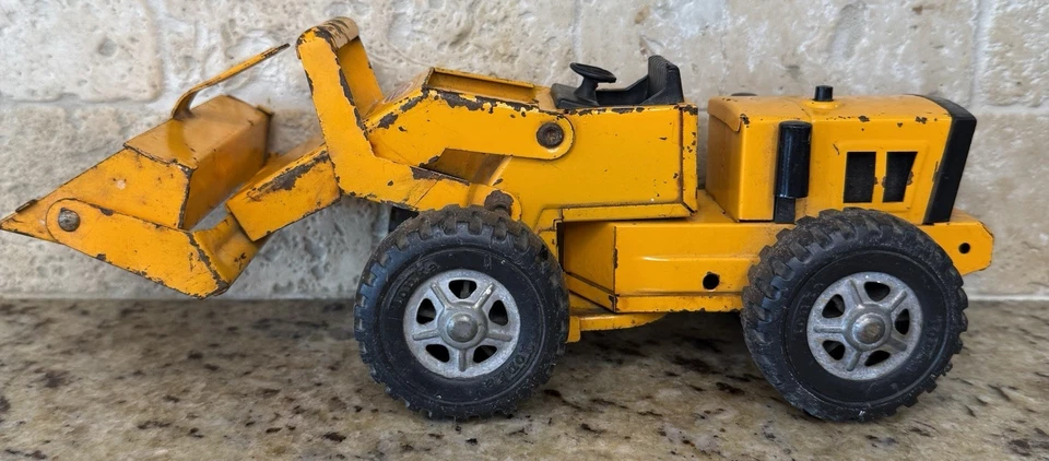 Cargador frontal Tonka Mighty amarillo de acero prensado Foto 3 de 4