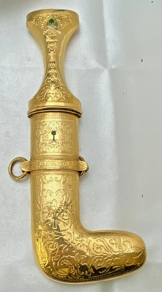 САУДОВСКИЙ АРАБСКИЙ ПОЗОЛОЧЕННЫЙ ГАЛЬВАНИЧЕСКИЙ КИНЖАЛ JAMBIYA 11 ДЮЙМОВ, ВЫШИТЫЙ ПОЯС, РОСКОШНАЯ КОРОБКА, очень хорошее состояние - Изображение 4 из 4