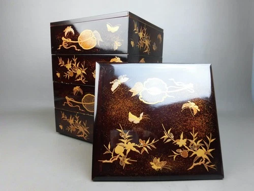JAPANESE ANTIQUE GOLD GILT LACQUERED WOOD LUNCH BOX BENTO JUBAKO OJU BUTTERFLY
