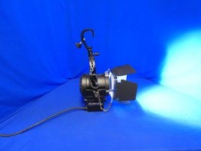 Mole Richardson Type 8911 Daylite Tweenie LED w/Barn Doors, Edison Plug