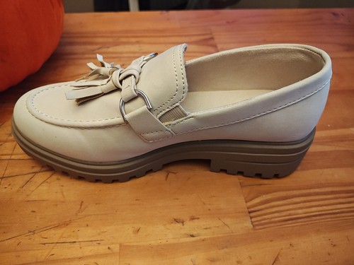 Serra Women’s loafers sz 6M cream lug sole with tassel slip on style NEW - Picture 3 of 14