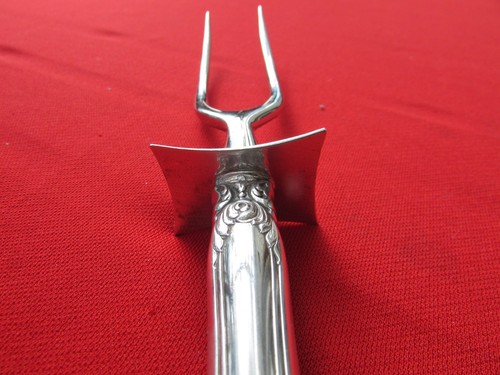 1944 OLD MASTER Pattern Large Carving Guarded Fork by Towle Sterling Silver 11" - Picture 4 of 11