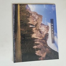 MINT ORIGINAL 2001 Jeep sales brochure Grand cherokee Wrangler