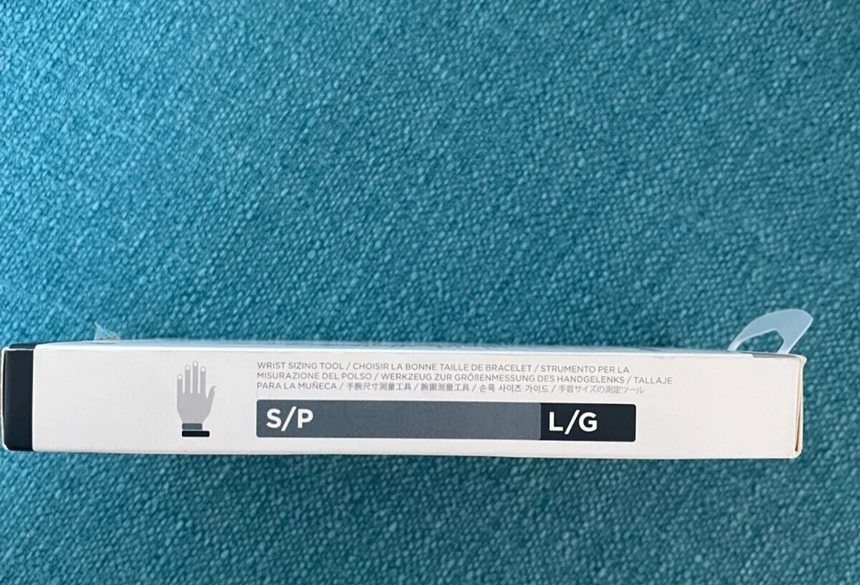 Fitbit Charge 3 pulseira esportiva preta S/P lacrada de fábrica na caixa - Imagem 4 de 4