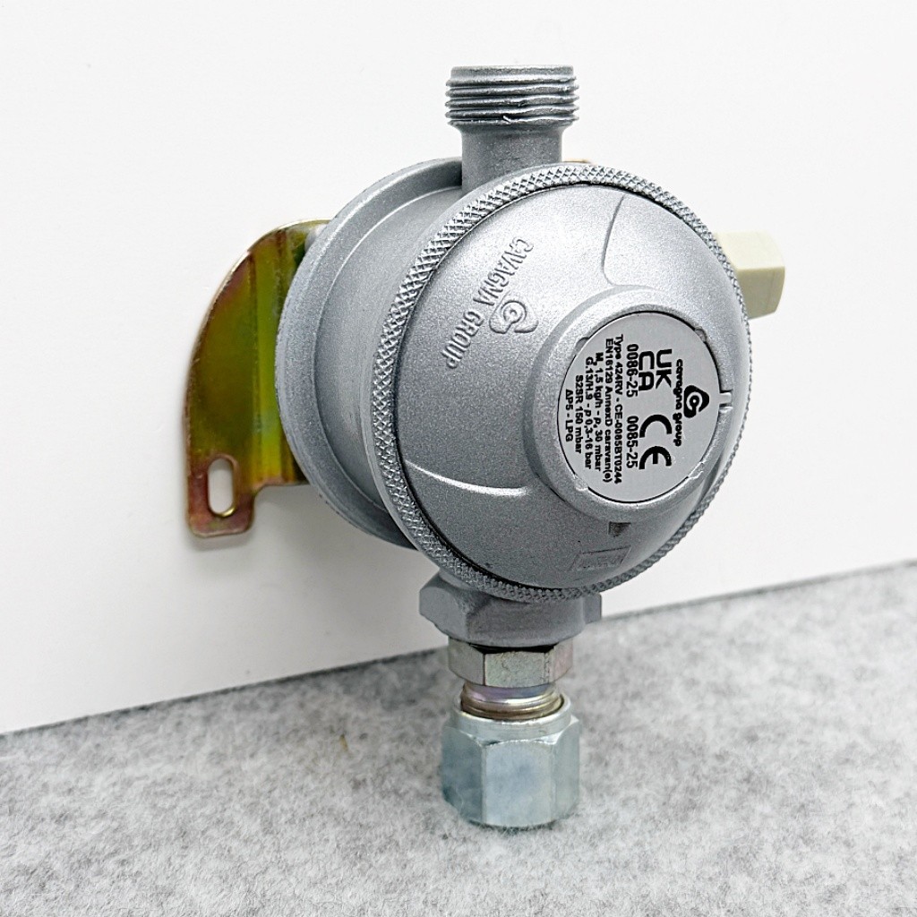 CAVAGNA Straight Caravan & Motorhome Bulkhead Regulator - 10mm - RE42.1.490.1075