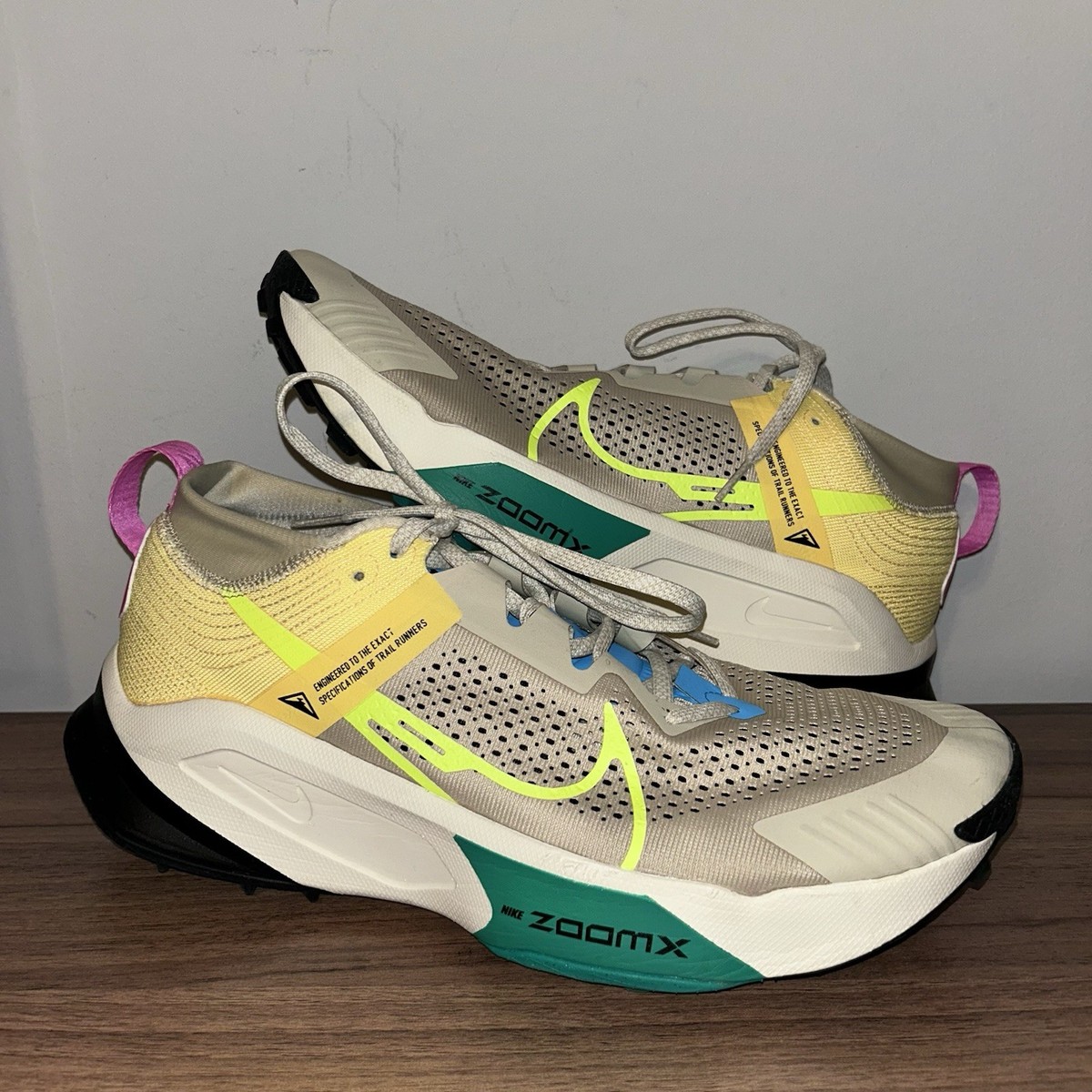 Nike ZoomX Zegama Trail Team Gold Volt Running Shoe Men display picture 2
