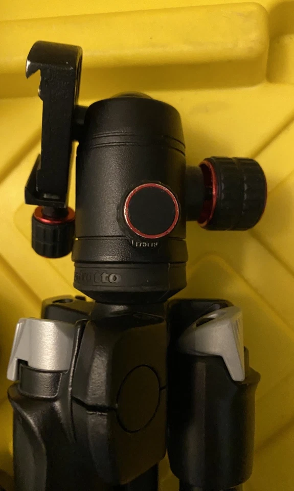 Trípode de aluminio Manfrotto Element MII de 4 secciones con cabeza esférica, azul Foto 4 de 4