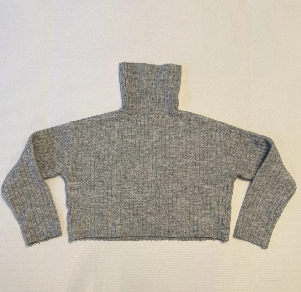 Suéter corto cuello alto niñas H&M gris Foto 2 de 4