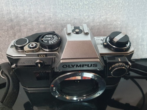 Olympus OM10 SLR Vintage Film Camera con ZUIKO AUTO S 50mm-teleplus-Kenko - Imagen 20 de 24