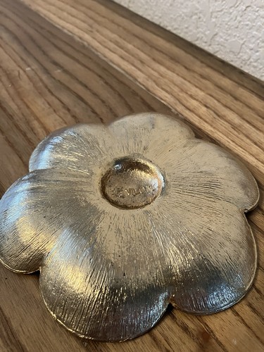 Revlon Metal Flower Trinket Dish. Tarnish - 第 4/6 張圖片