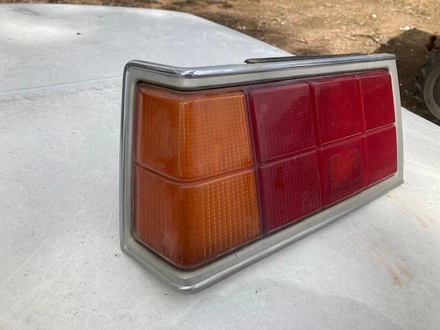 Luz trasera izquierda Mitsubishi Sigma GJ Scorpion 1981 Foto 2 de 4