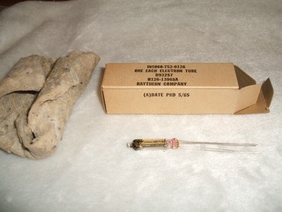 (1) NOS Raytheon D93257 Premo Vintage Peanut VACUUM TUBE NIB