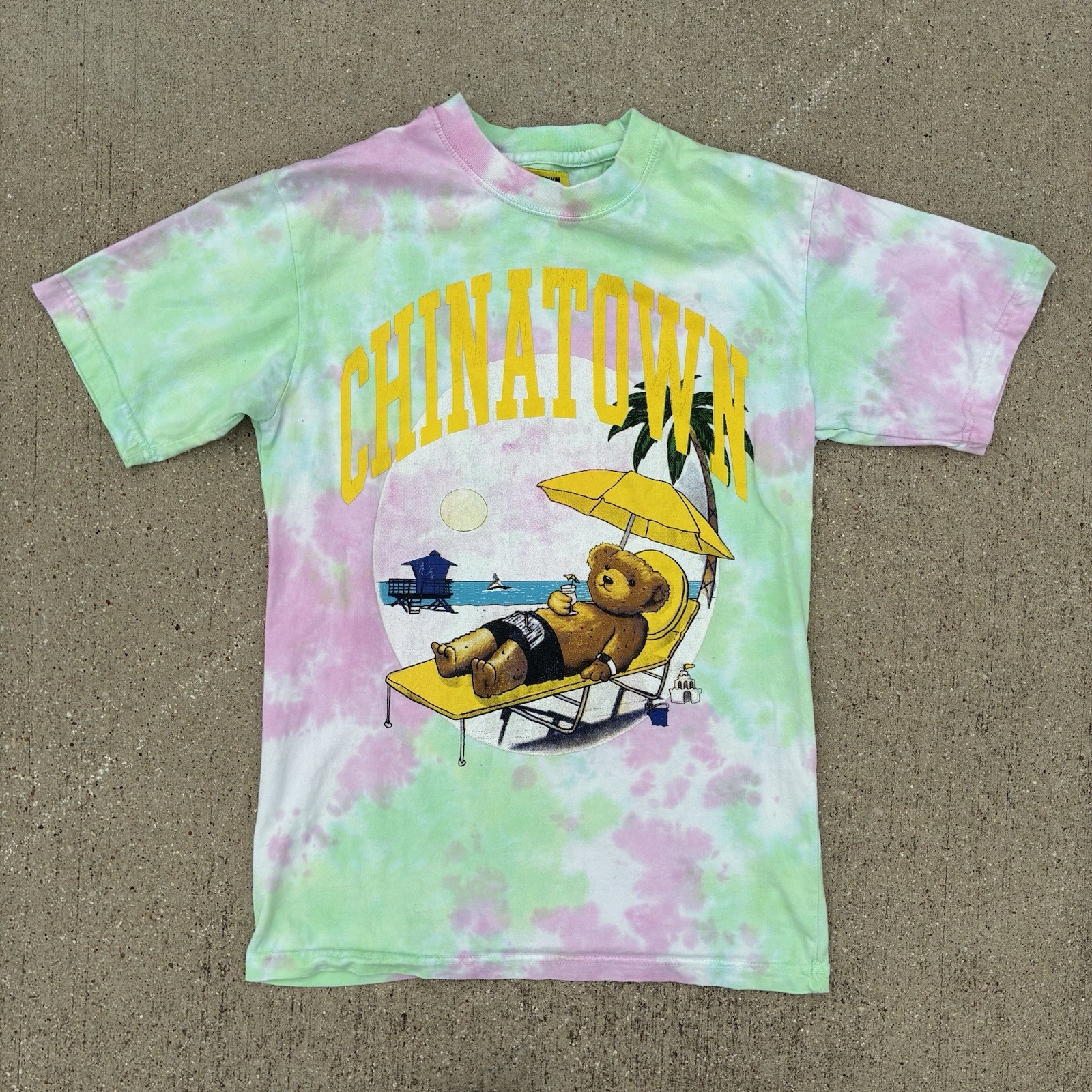 Chinatown Market Tie Dye Bear Graphic Men's Short Sleeve T-Shirt