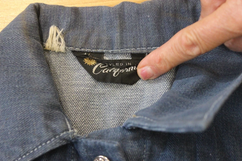 70s Vintage Boy Classic Denim Trucker Jacket Styled in California Size 34" Chest - Image 4 of 4