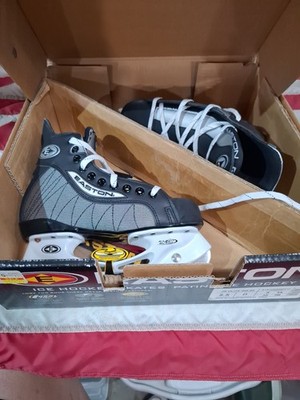 Easton Ultra Lite Junior Ice Hockey Skates Size 5.5 Brand New In Box