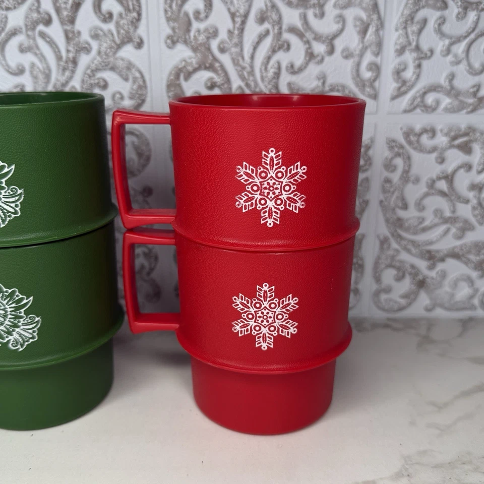 Juego de 4 tazas/tazas apilables vintage TUPPERWARE 1312-24 rojo y 1312-23 verde Foto 3 de 4