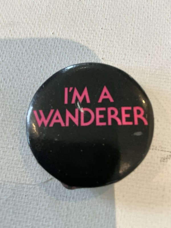 Vintage 1980 DONNA SUMMER promo pin I'M A WANDERER button 1.5" Geffen badge