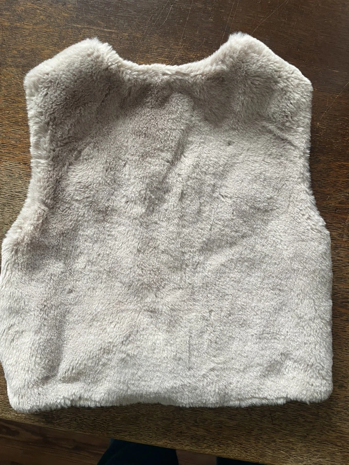 Old Navy Girls Soft Faux Fur Vest Sz 4T Very Light Pink Open Front - Image 2 of 3