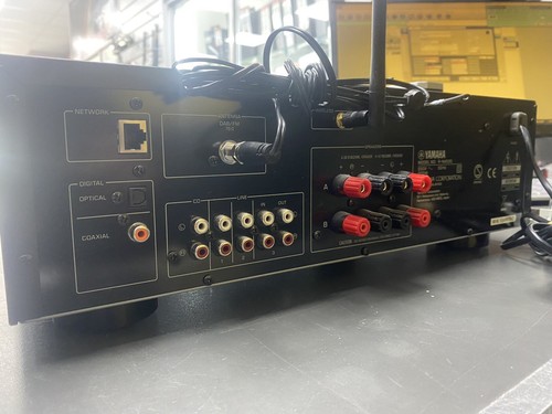 Yamaha R-N402D MusicCast Network Stereo Reciever - Black - Picture 3 of 3