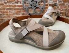Earth Origins Brown Taupe Closed-Toe Sport Sandals Stacy New