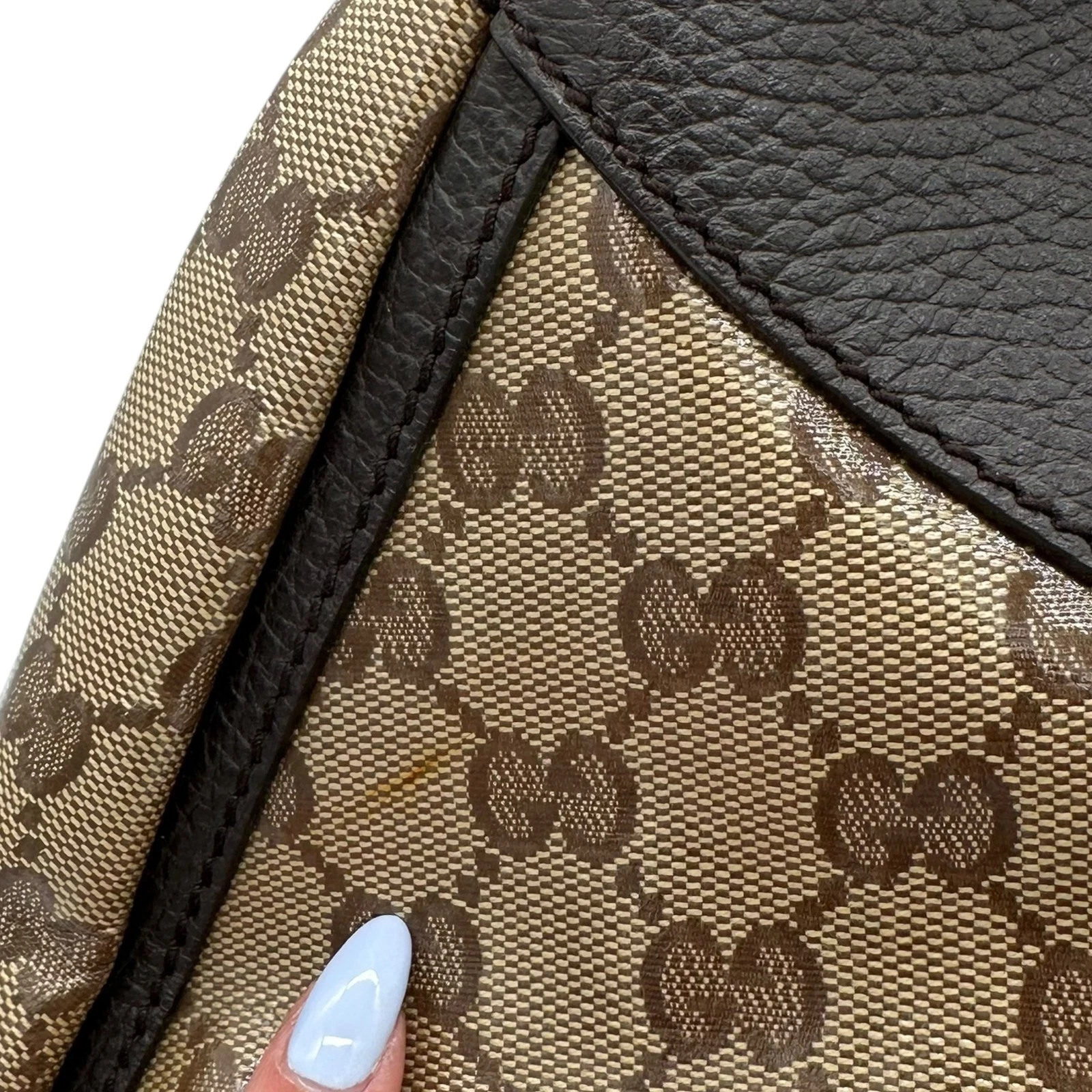 Borsa a tracolla Gucci Abby con monogramma in tela rivestita marrone