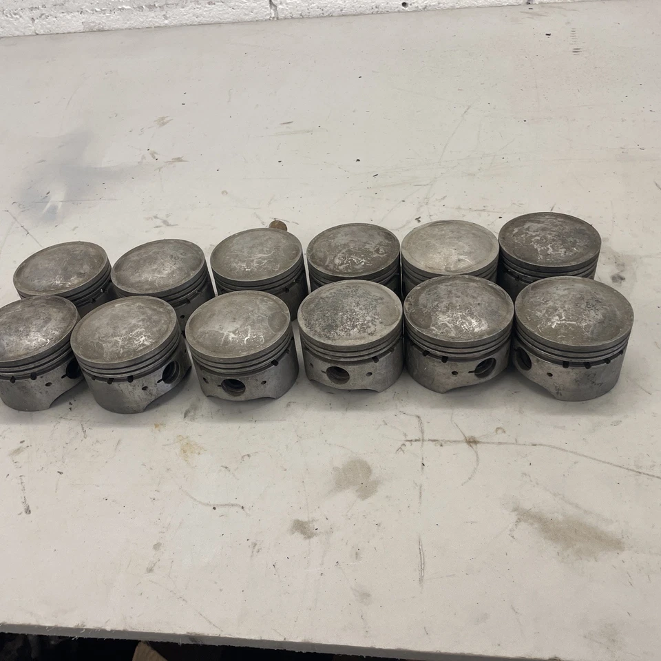 Ferrari 330 Gt 2+2 Set Of Pistons Used - Image 2 of 4
