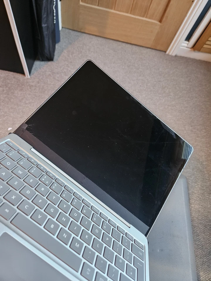 Microsoft Surface Laptop Go Touchscreen i5 10th Gen 8GB RAM 258GB SSD Windows 11 - Image 2 of 4