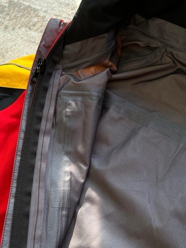DHL x Gore Tex Sz L Jacket Waterproof Rare Adjustable Tech - Picture 11 of 17