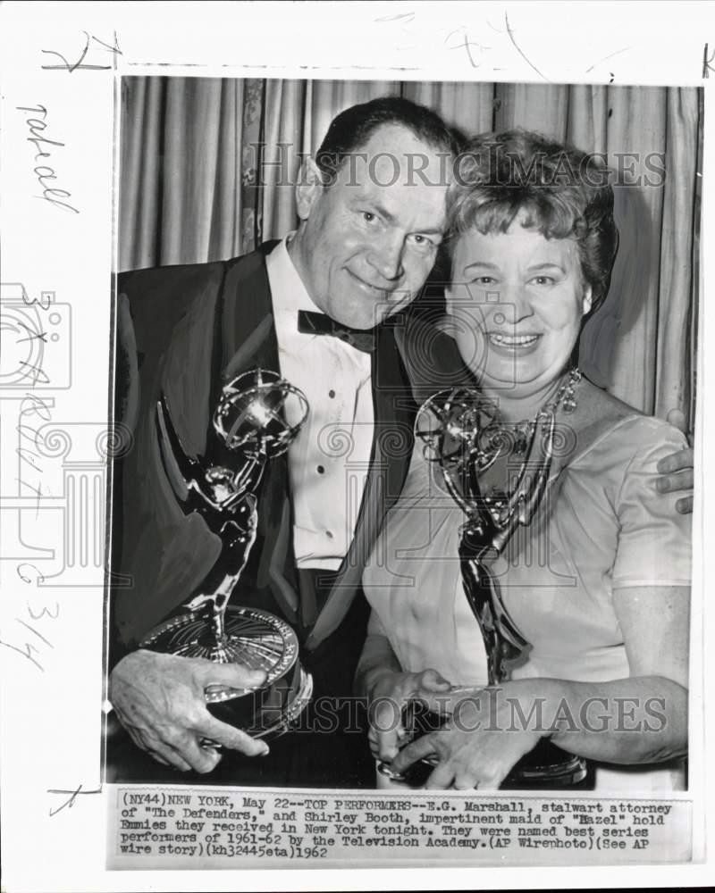 1962 Press Photo E.G. Marshall & Shirley Booth with Their Emmy Awards