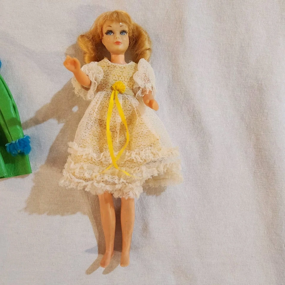 Barbie Twist 'N Turn 1969 Muñeca Patrón Cabello Rubio Salchicha Rizos 1963 Chaqueta Foto 3 de 4