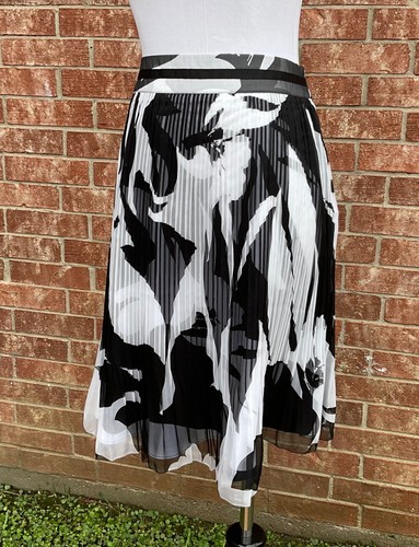 Jupe plissée fleurie noire blanche marché noir taille 4 - Photo 2/6