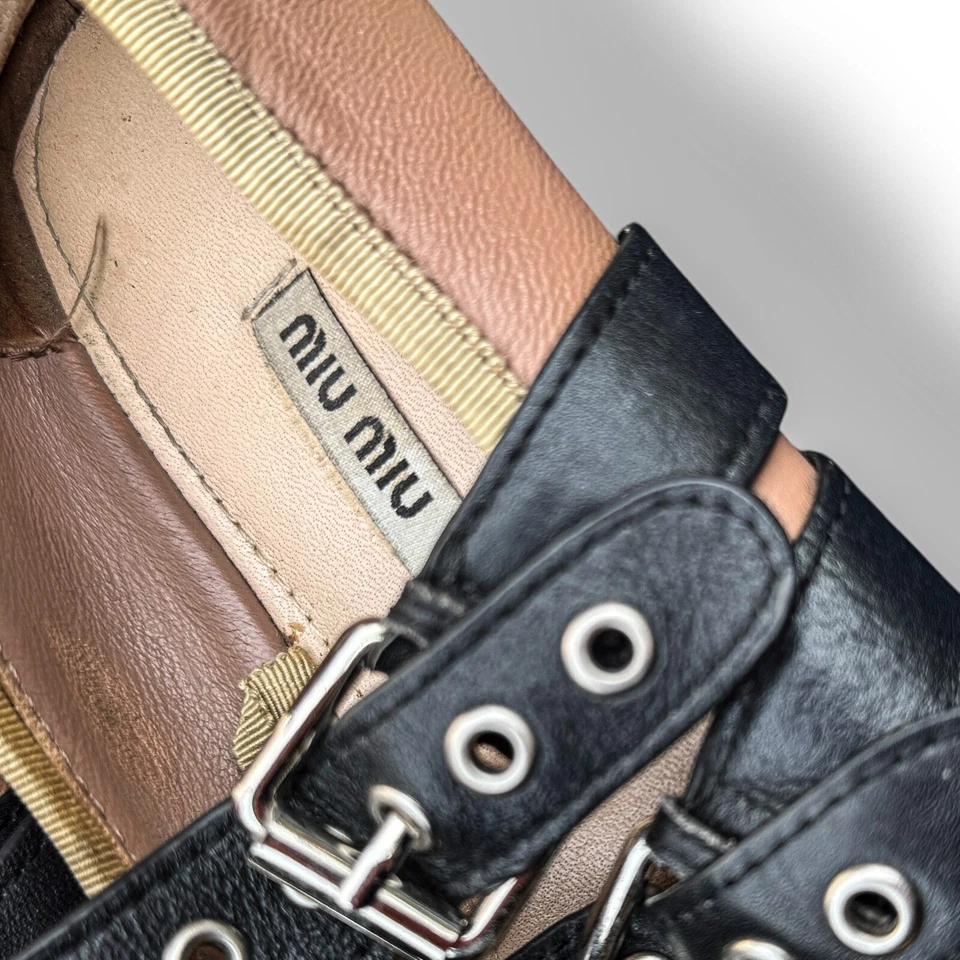 ¡Planos de ballet Miu Miu con correas de hebilla! ¡En buen estado de segunda mano! Talla 36 Foto 3 de 4