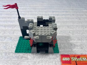 LEGO Castle: 6036 Skeleton Surprise - 100% Complete w/ Instructions