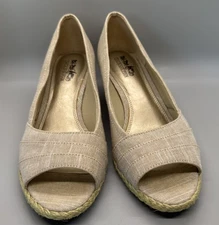 Coach and Four Louise Espadrille Wedge Beige Canvas Peep Toe Shoe Womens Sz 8