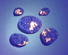Yooperlite Fluorescent Sodalite -  1 oz Total.  A Set Of 5 Bright Little Stones 