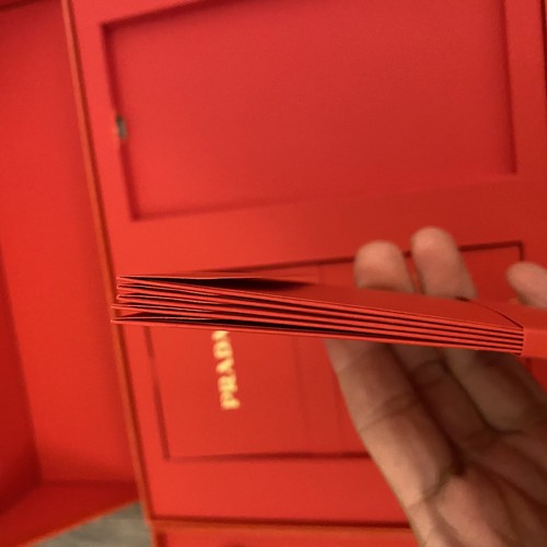 Caja de Regalo Premium Prada 2024 Año del Dragón - Laberinto de Madera y Sobres - Imagen 7 de 8