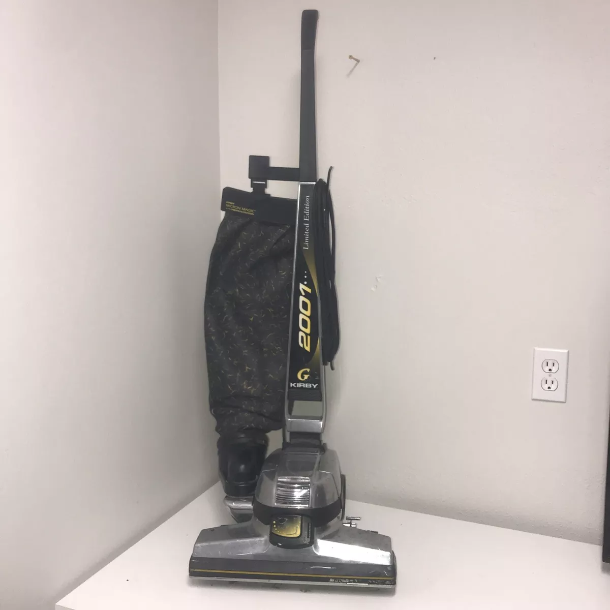 KIRBY VACUUM CLEANER UPRIGHT G6D W/TOOLS