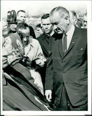 1965 Pres Johnson Meets Tornado Victims Mr Mrs Hardy Faird Dunlap In Photo 8x10
