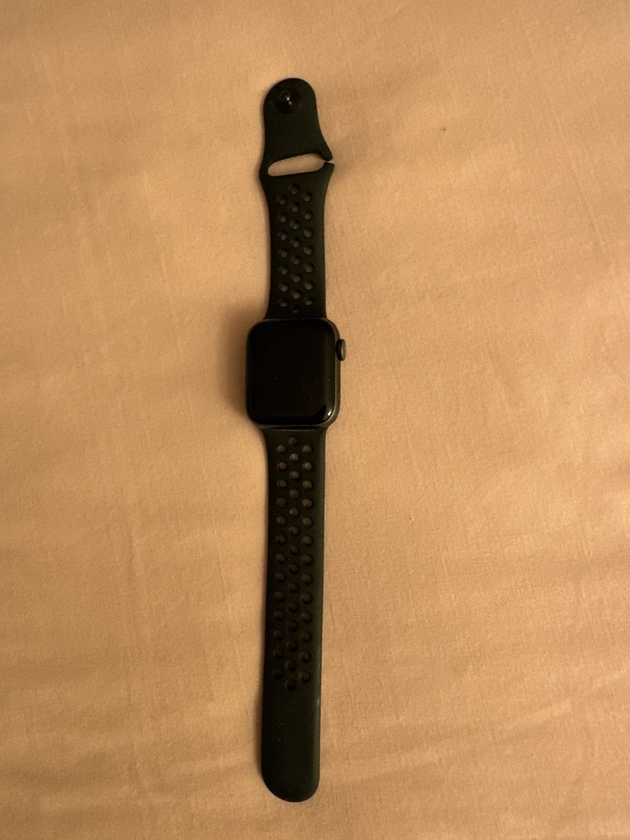Apple Watch Series 5 Nike 40mm Space Gray Aluminum Case with 
