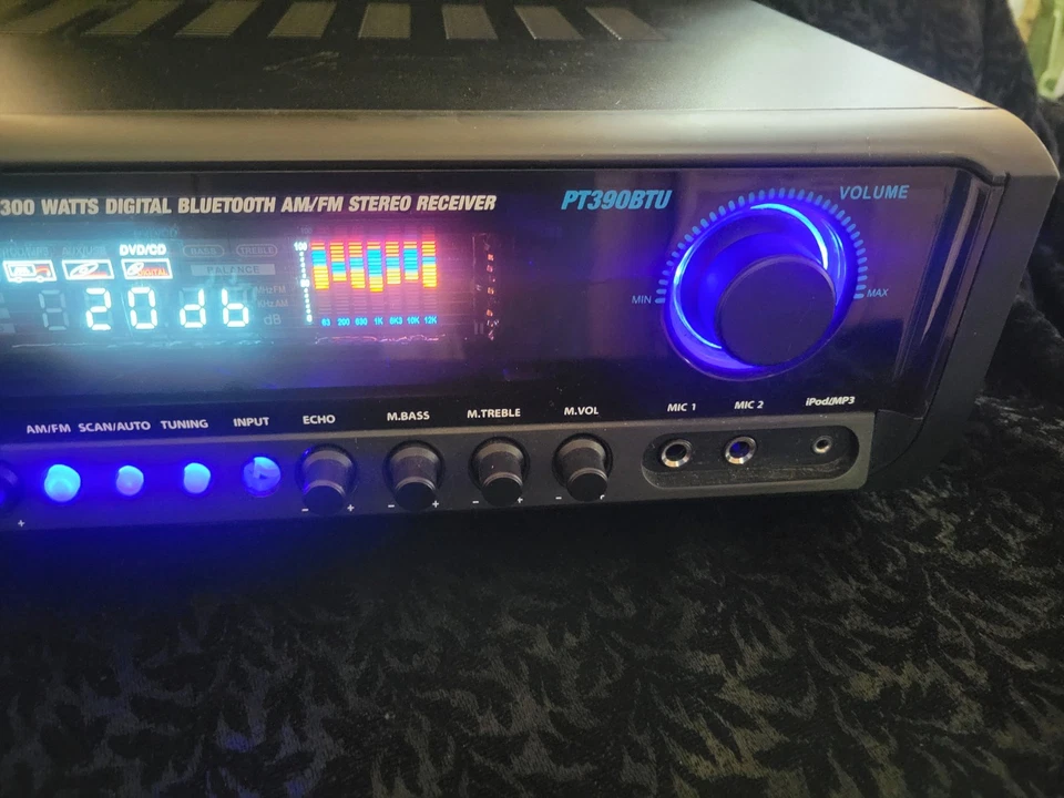 Pyle 300W 4-Channel Home Audio Power Amplifier with Remote - Image 3 of 4