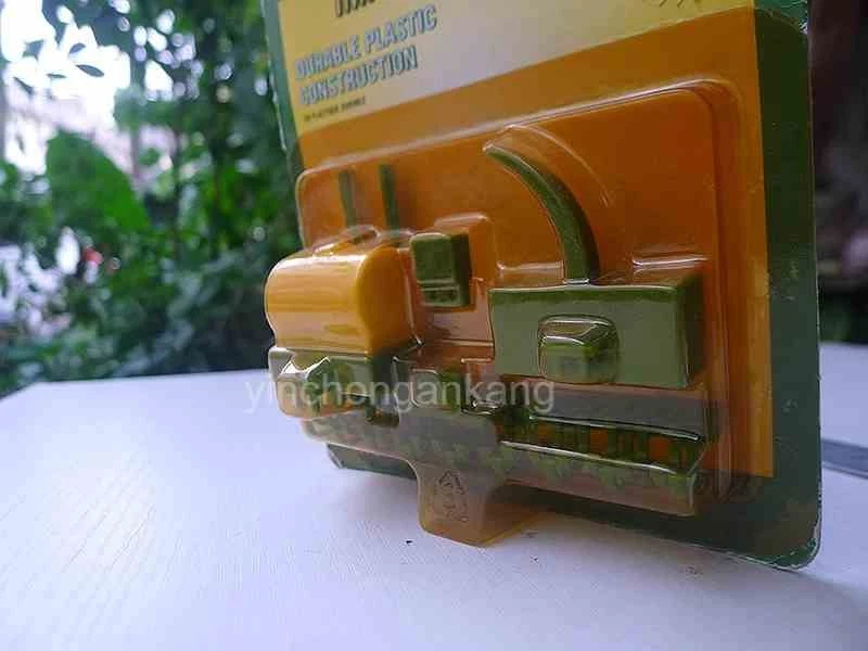 Ertl 2002 John Deere 1/64 Plastic Implement Set # 15446 - Snowblower Cultivator - Image 4 of 4