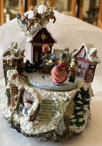 San Francisco Music Box Co “Winter Wonderland”Santa Sleigh Rotating Ice Rink