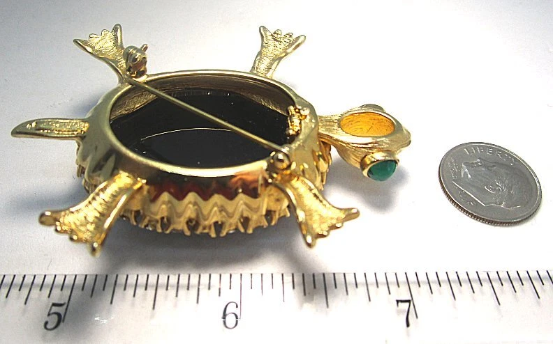 Broche de tartaruga ERWIN PEARL com cabeça móvel placa de ouro e vidro 30,5 gramas 2 1/2” - Imagem 3 de 4